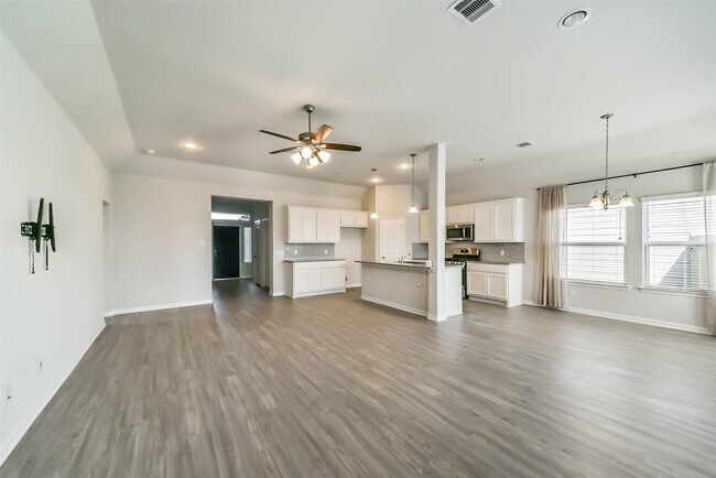 Building Photo - 13030 Laura Lake Dr