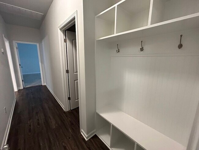 Building Photo - 115 Pomelo St