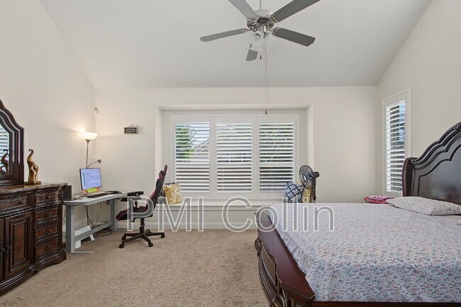 Building Photo - 8701 Fairway Ln