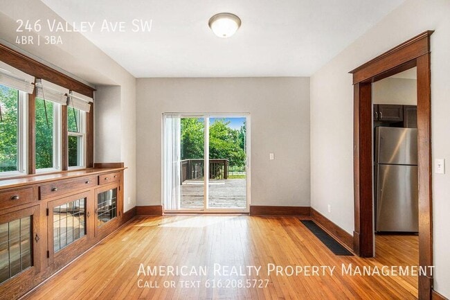 Building Photo - 246 Valley Ave SW