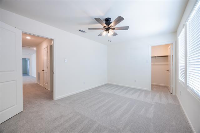 Building Photo - 5953 Sahara Dr