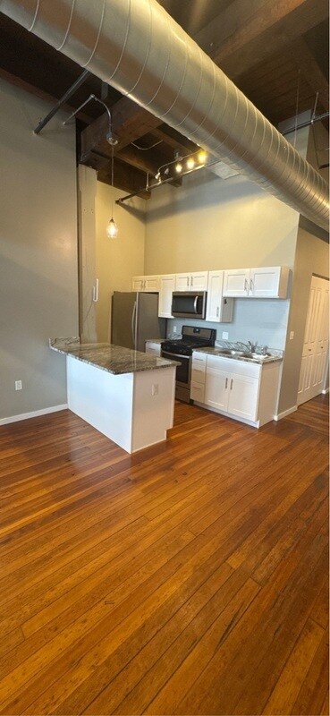 Building Photo - 116 N 5th St