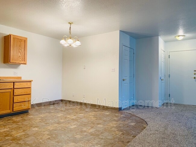 Building Photo - 1613 Sand Ct