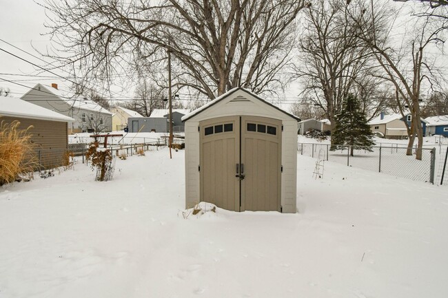 Building Photo - Charming Home in Central Sioux Falls with ...