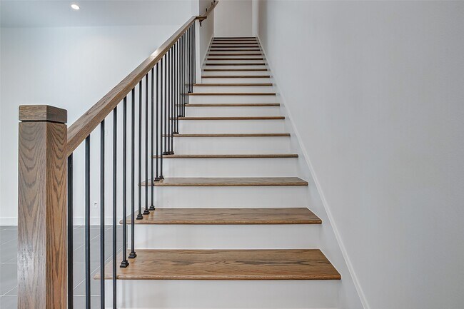 Building Photo - 8926 Spring Knoll Forest Dr