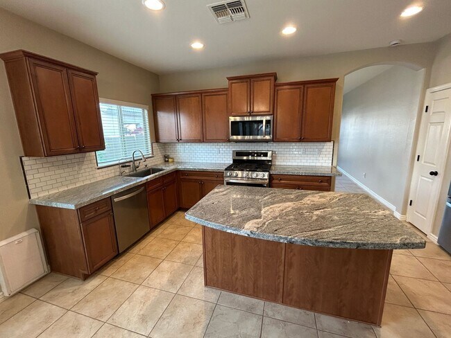 Building Photo - 14527 W Gelding Dr