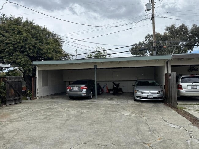 Building Photo - 736 Opal Dr
