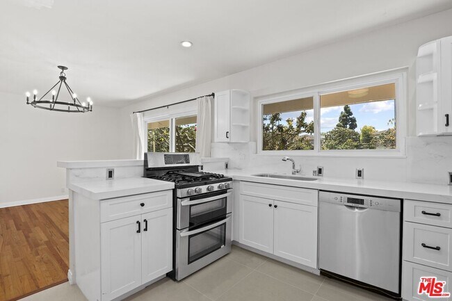 Building Photo - 3200 S Sepulveda Blvd