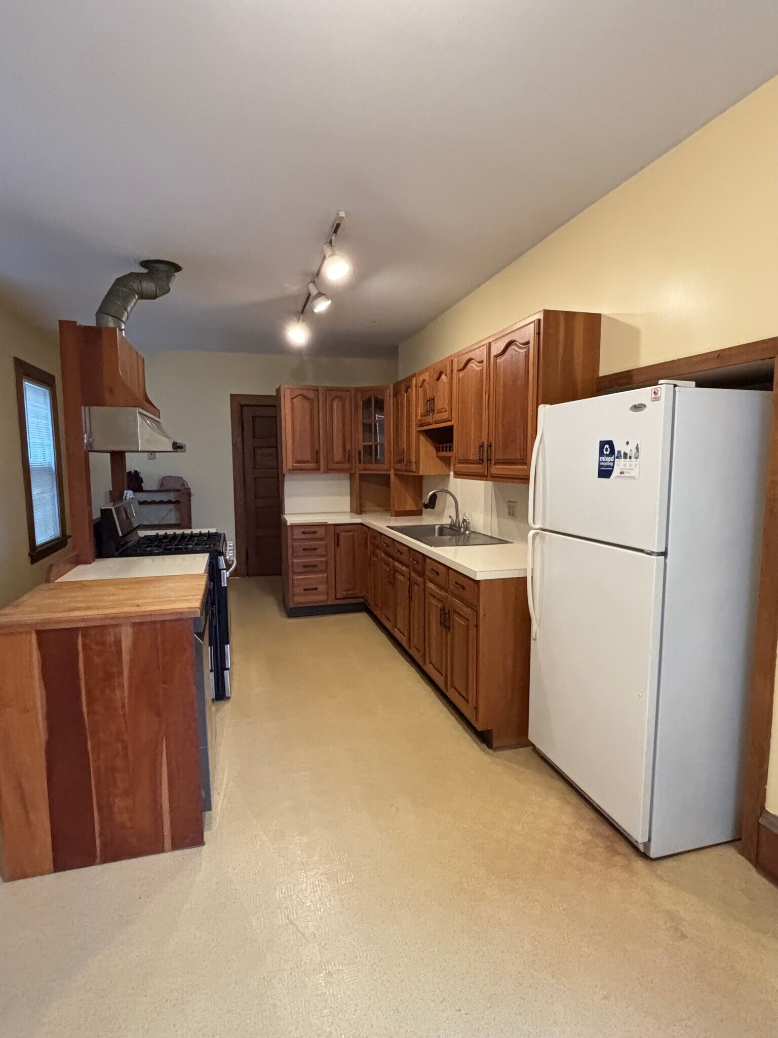 Building Photo - 29 Pratt St