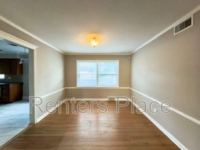 Building Photo - 3315 S Lewis Ave