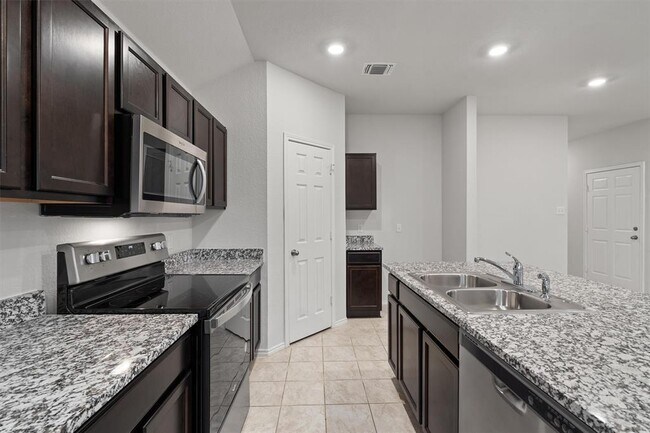 Building Photo - 112 Ragnar Dr