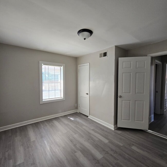 Building Photo - 858 Alaska St