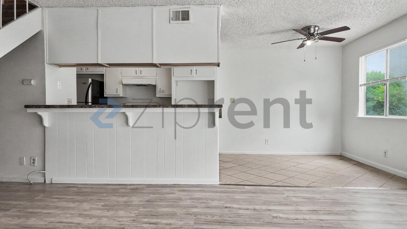 Building Photo - Unit 3