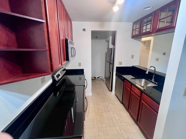 Building Photo - 120 Glengarry Dr