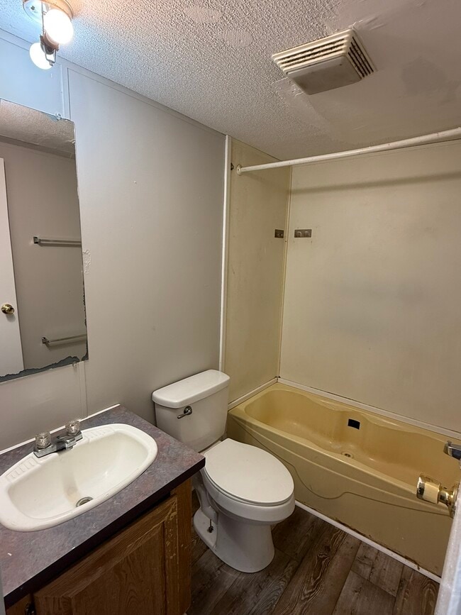 Building Photo - 48 Valtlee Dr