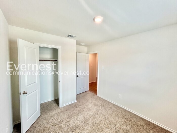 Building Photo - 324 Wild Rose Wy