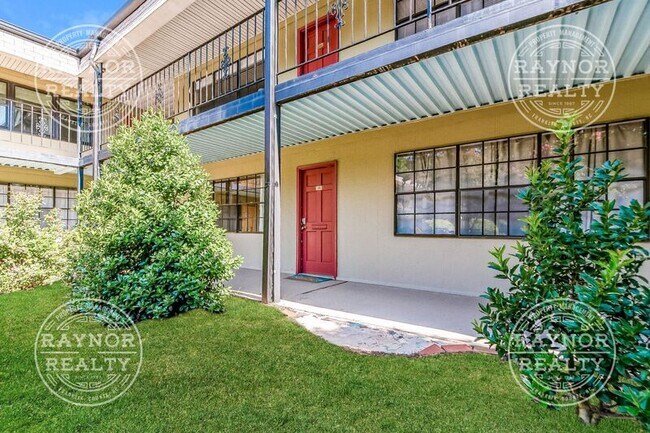 Building Photo - 807 W Trinity Ave