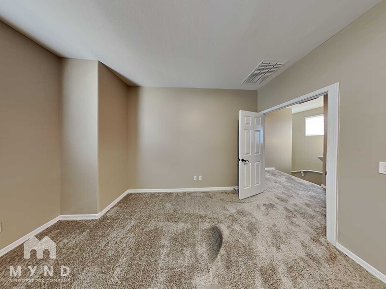 Building Photo - 17694 W Mandalay Ln