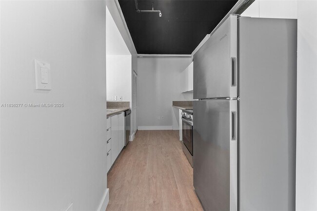Building Photo - 455 NE 25th St