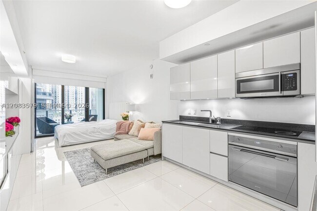Building Photo - 1010 Brickell Ave