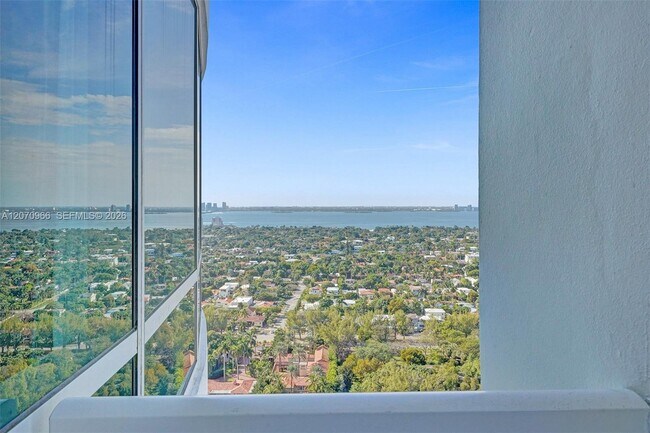 Building Photo - 4401 Collins Ave