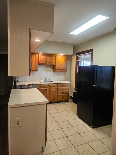 Building Photo - 460 State St