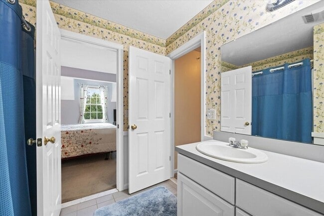 Building Photo - 822 Thayer St