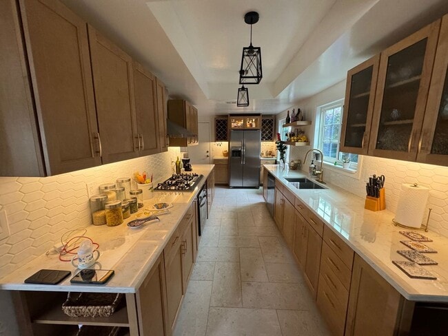 Building Photo - Coming soon!! beautiful spacious 3 bedroom...
