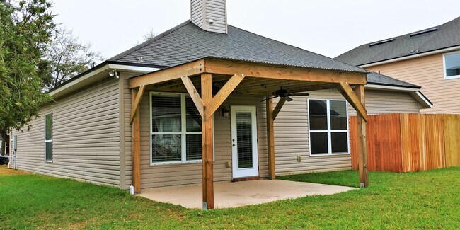 Patio - 96328 Ridgewood Cir
