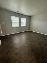 Building Photo - 2 Bedroom Townhome w/ updated appliances!