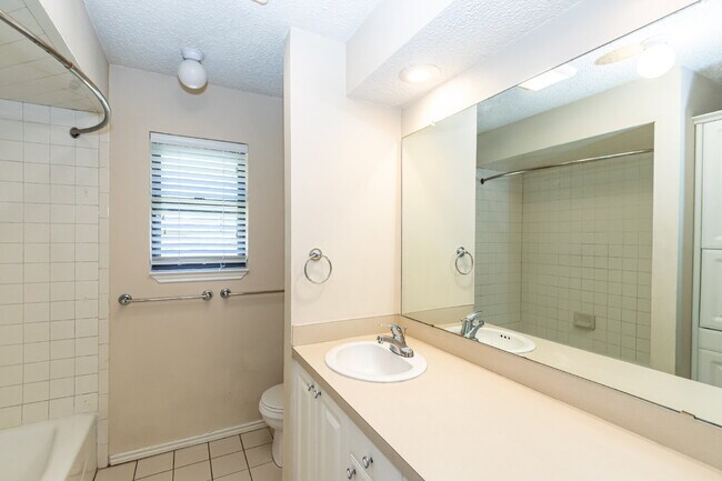 Building Photo - 2 Large Living areas! Approximately 2100 S...