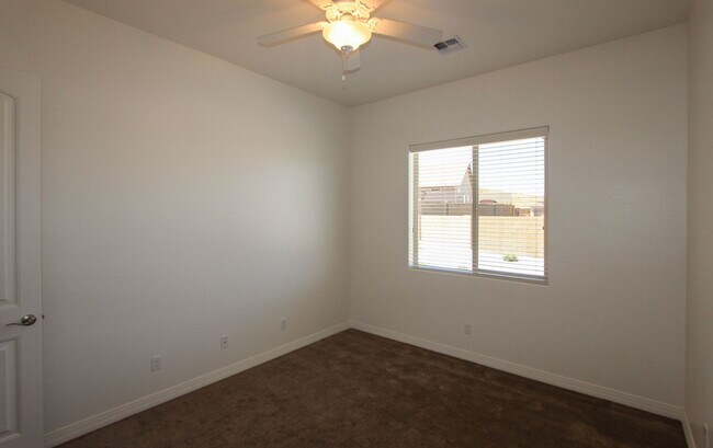 Building Photo - Granville Home with 3 Car Garage