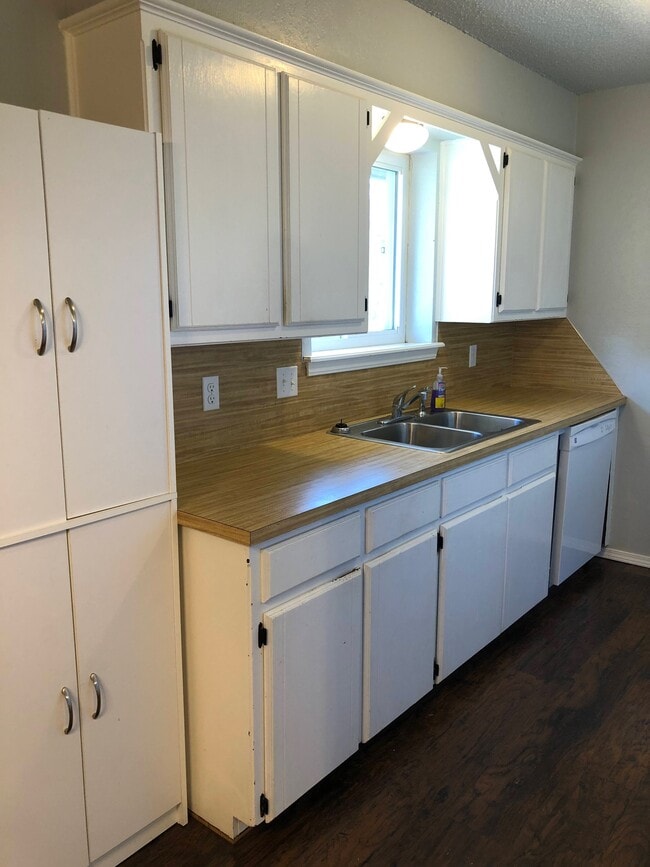 Kitchen - 254 Hickory Stick Ln