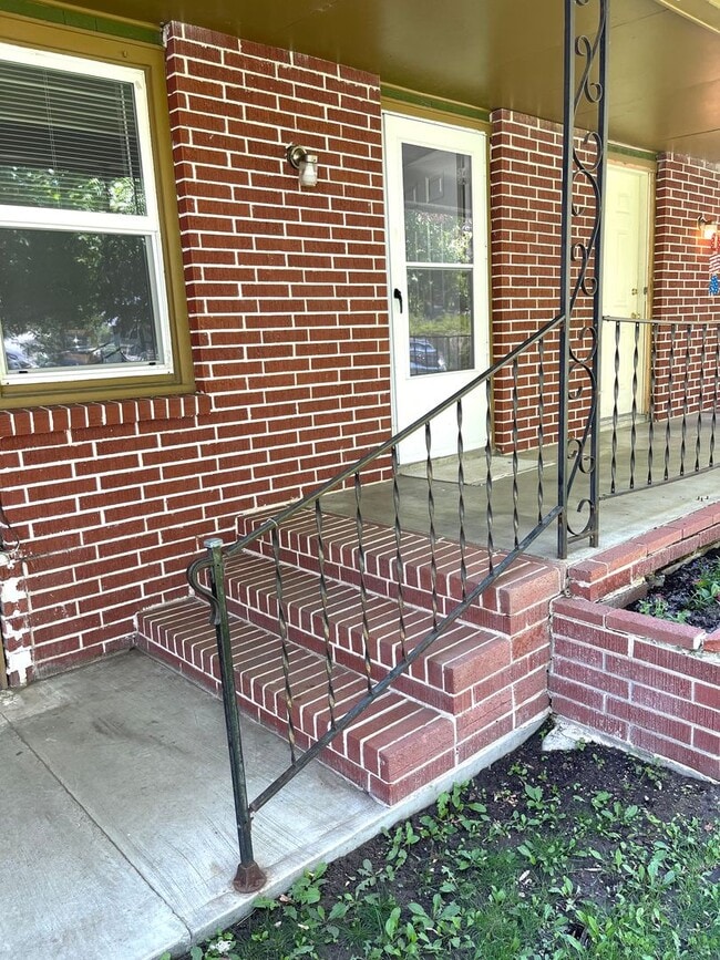 Building Photo - 1310/1312 Mahan Ave