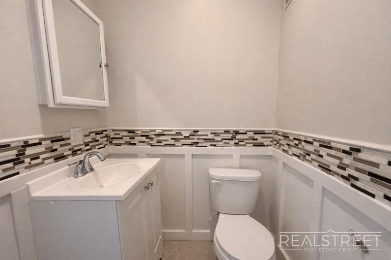 Building Photo - Spacious 2-Bedroom Apartment in the Heart of Bedford-Stuyvesant