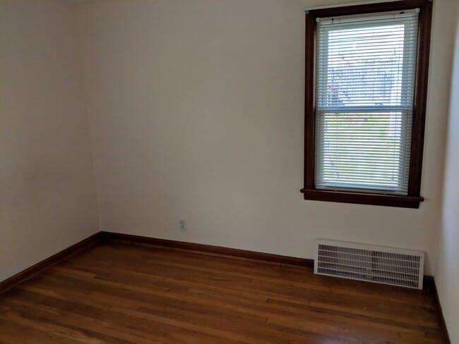 Building Photo - 3 bed Garfield cape cod now available
