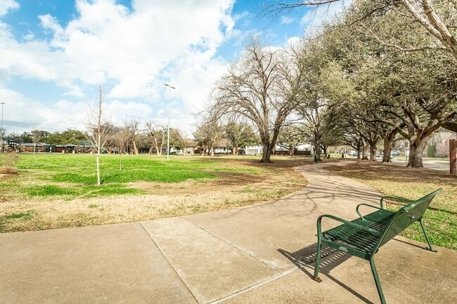 Building Photo - 6112 Llano Ave