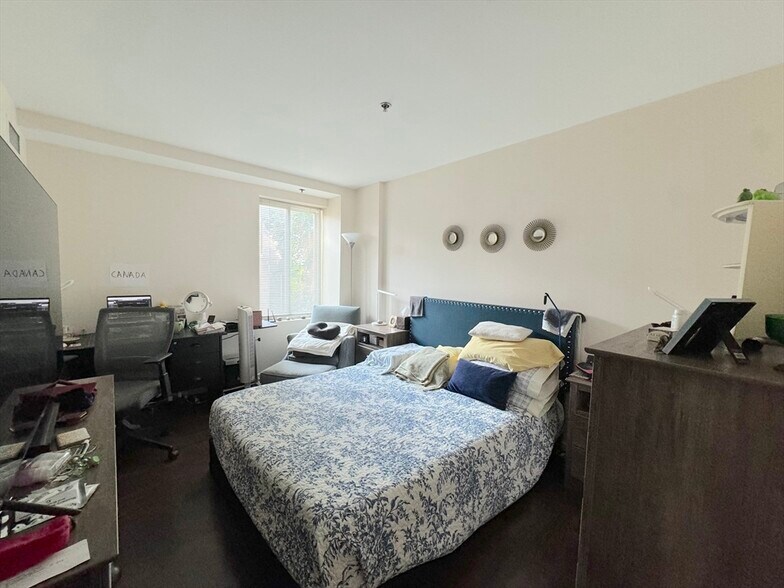 Building Photo - 950 Massachusetts Ave