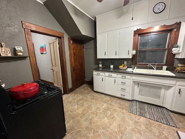 Building Photo - 2 bed, 1 bath home for rent in Waterloo