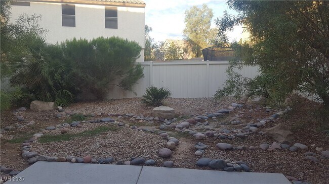 Building Photo - 10952 Scotch Rose St