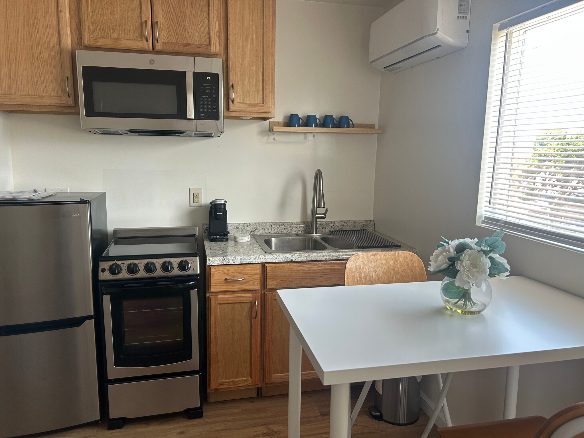 Building Photo - 21921 Halldale Ave