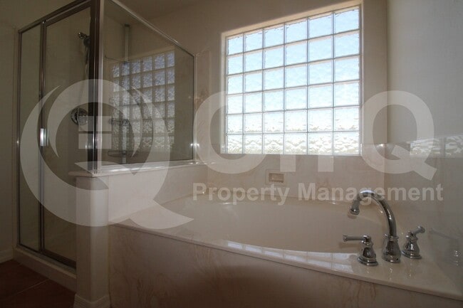 Building Photo - 779 W Calle La Bolita