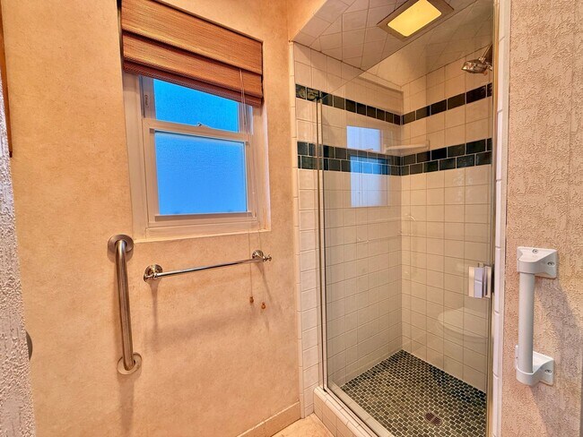 Building Photo - 5616 Marne Ave