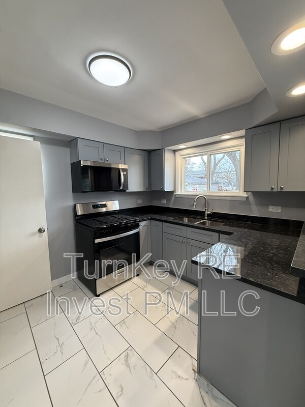 Building Photo - 18227 Center Ave