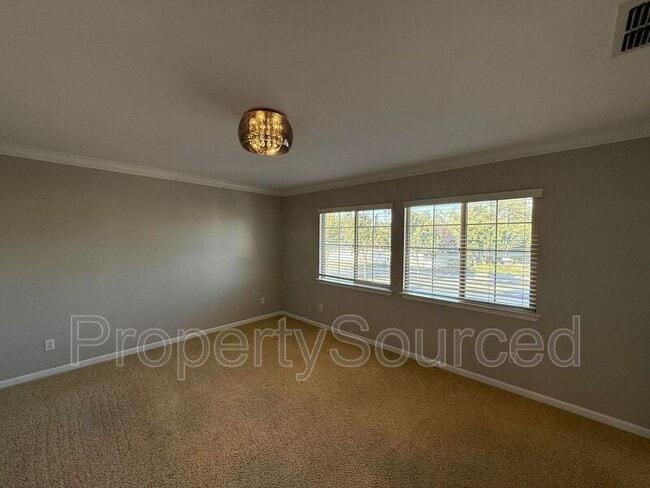 Building Photo - 16615 English Country Trail
