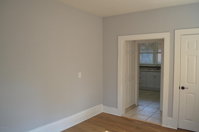 Building Photo - 2536 Phyllis St