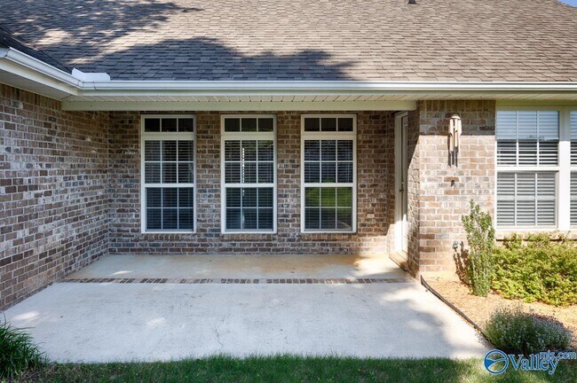 Building Photo - 247 De Jan Rd