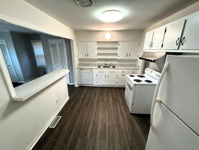 Building Photo - 1755 Cornelia Ln