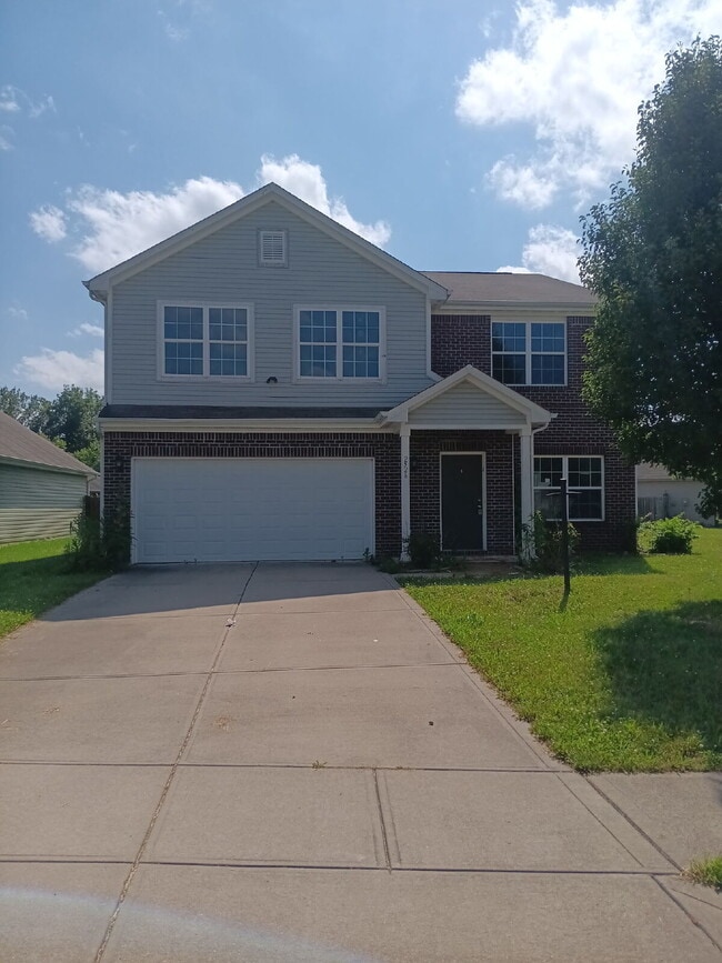 Building Photo - Stunning 3 Bedroom + Office, 2.5 Bathroom Half-Brick Home in Warren Township