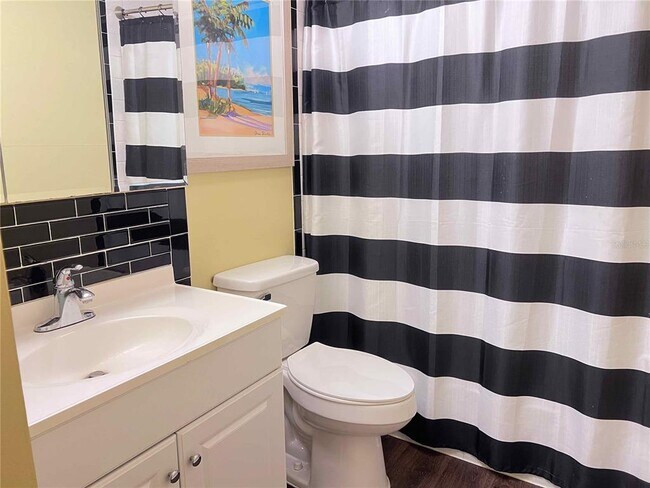 Building Photo - 1700 SW 16th Ct